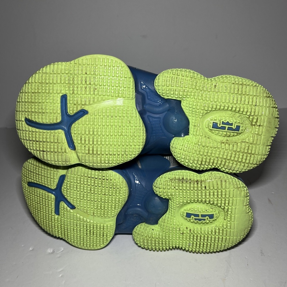 Nike LeBron XIX 19 Size 3.5Y Tropical Dutch Blu Pomegranate Lime Glow DC9339-400 - Picture 5 of 10